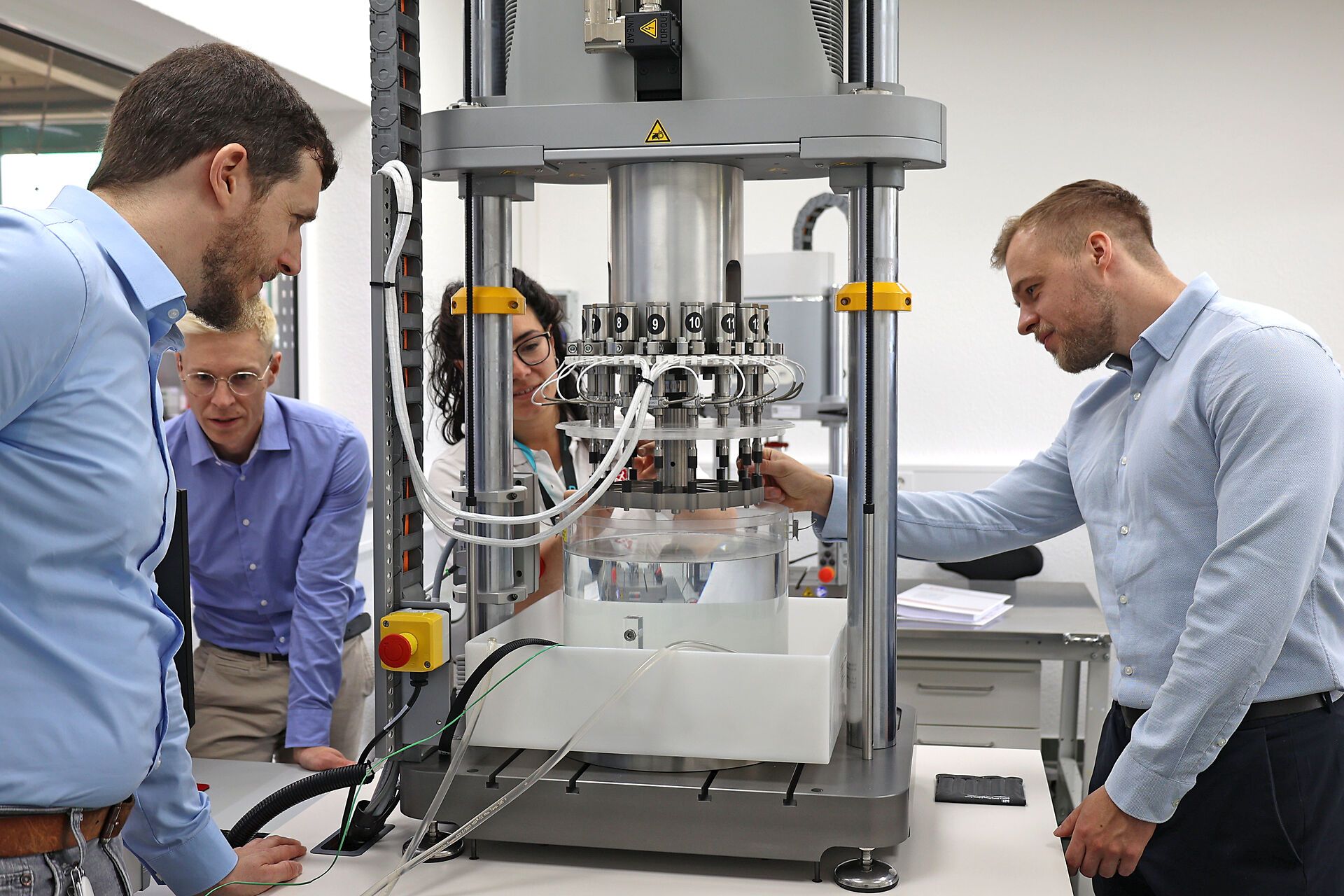 Neuer 16-fach-Fatigue-Tester von Instron im Einsatz
